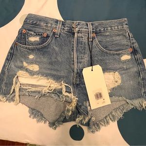 Brand NWT!!! Levi’s size 26 height wisted shorts